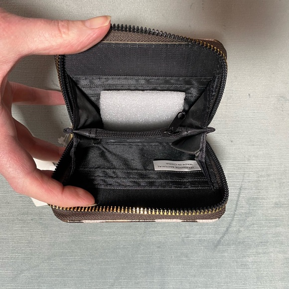 NWT leopard print designer look wallet 4.5“ x 4“ three-quarter round zipperBy,IM - Picture 6 of 10